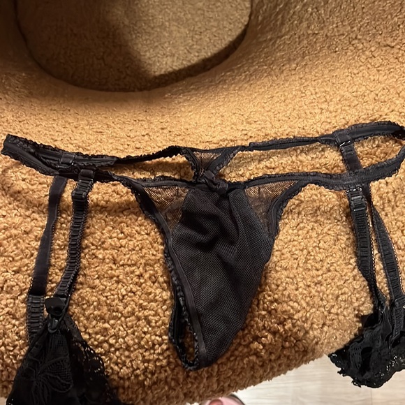 Black thong w garter and knee socks - Picture 3 of 7